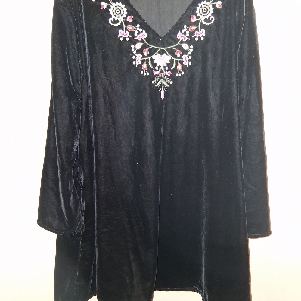 NorthStyle Black Velvet Blouse with Floral Embroidery